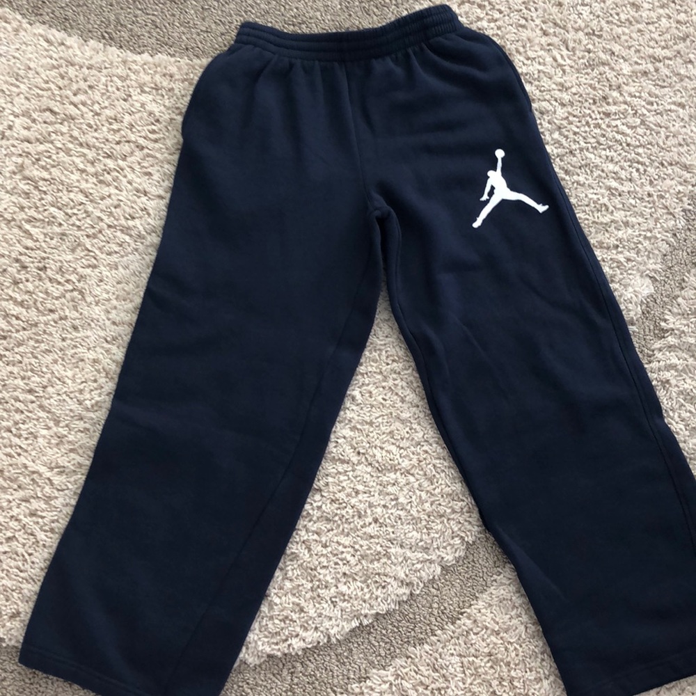 Boys athletes jogging pants/sweatpants.